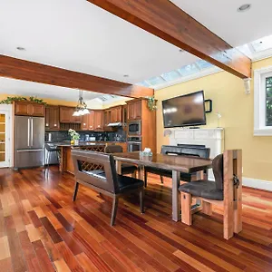 Charming Retreat On Cypress Street, Your Away From Vancouver