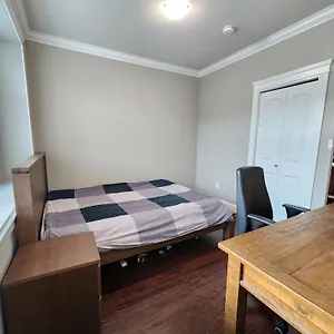 Rare Find Exquisitely New Quiet & Safe Skytrain Guest house Vancouver