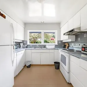 Spacious Bedroom House In With Modern Amenities Vancouver
